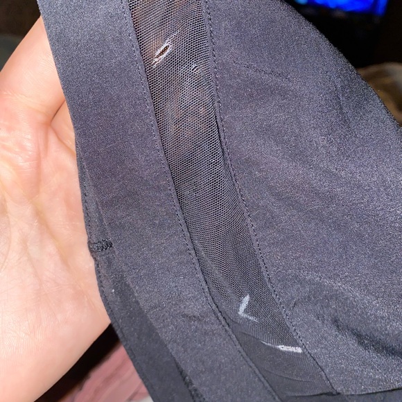 Lululemon short with mesh trim - Picture 3 of 3